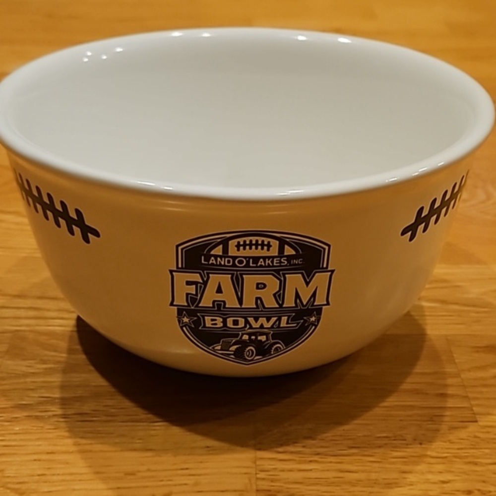 Land • Lakes Farm house  Bowl T26